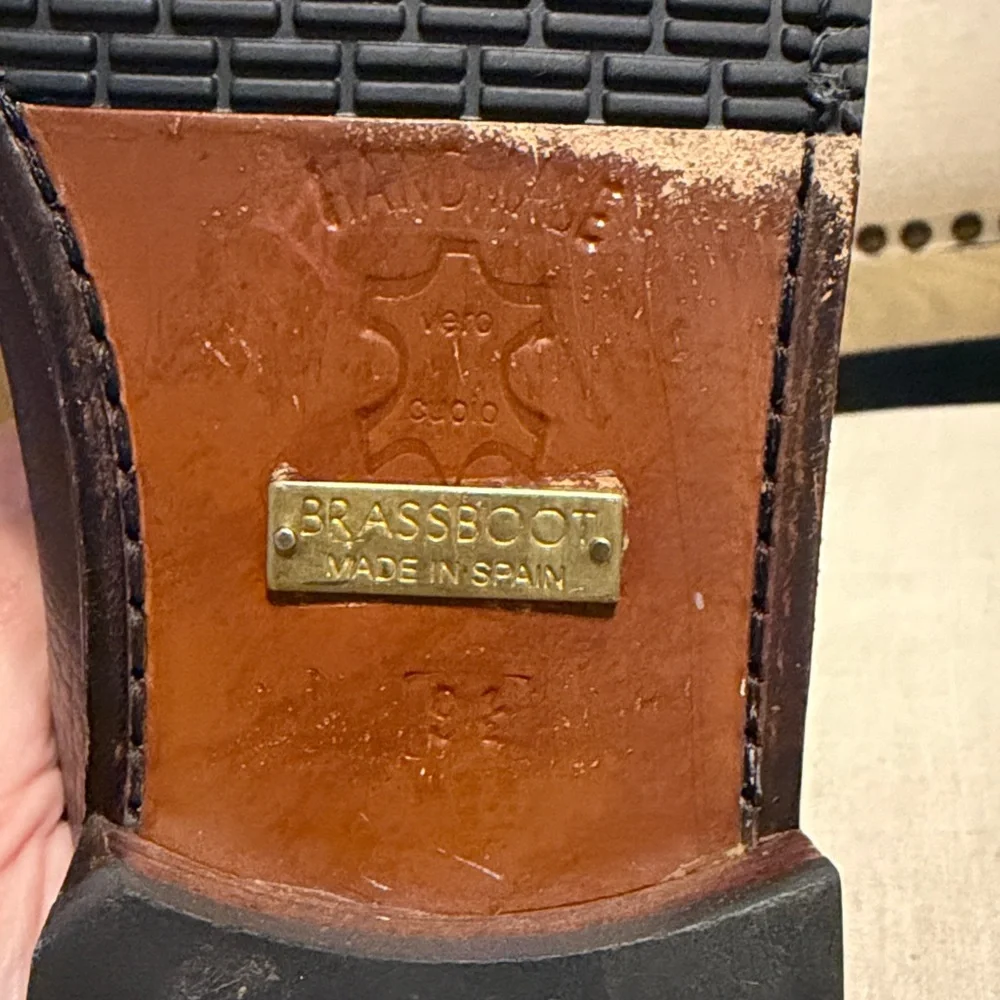 Brass Boot Classic Brown Leather Tassel Loafers, Men’s Size 9.5